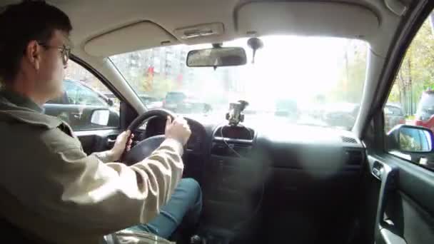 Driver leaves parking lot in salon car, time lapse — Stock Video