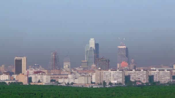 Cityscape bitmemiş Moskova şehir gökdelenler kompleksi ile — Stok video