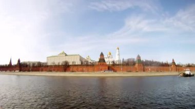 motorship yüzmek yakınındaki kremlin Moskova Nehri üzerinde zaman atlamalı
