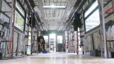 işçi vida yukarıya vagon kat tornavida vida