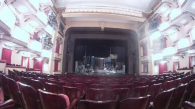 çalışma sahne sahne boş seyirci hall önce ortadan kaldırmak.