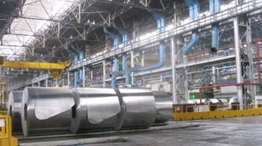 rulo alüminyum fabrikasının üretim atölyesinde yalan