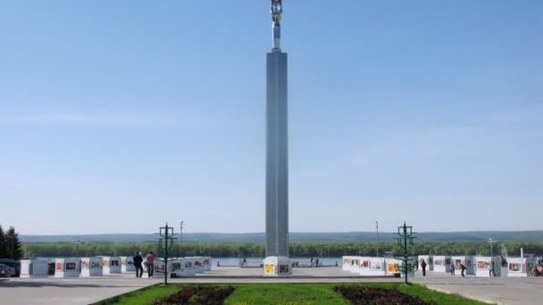 Monument de gloire se dresse sur la place des Gloires à Samara 