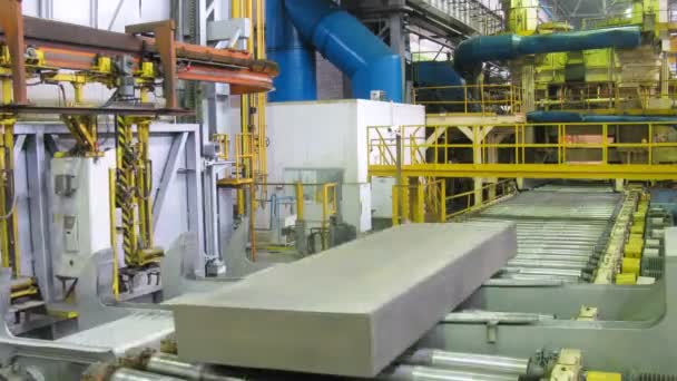 Block of aluminum platten pressing machine of rolling mill — Stock Video
