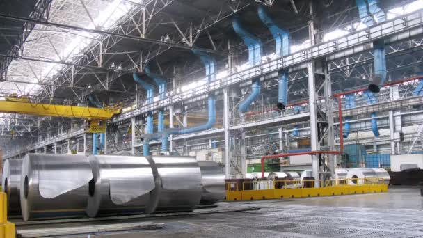 Big rolls of aluminum stand in production shop of rolling mill — Stock Video