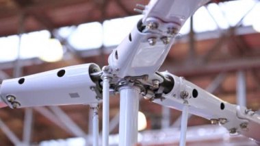 Helikopter vida karşı bir sergi alanı çatısı anlamına gelir.