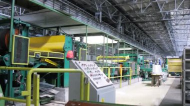 kontrol paneli makine haddehane üzerinde dükkan yakınlarında duruyor