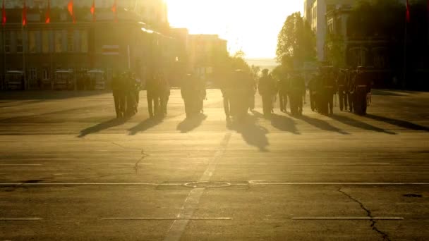 Military wind band takes part in military parade in Samara — Stock Video