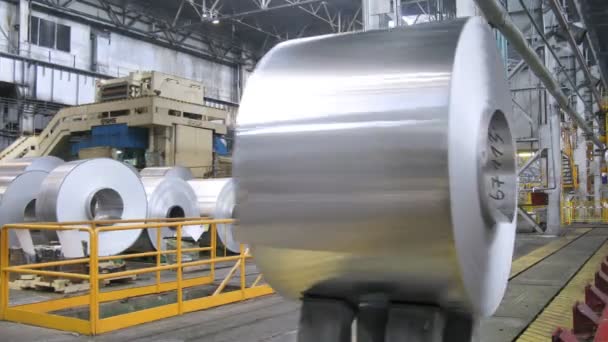 Roll of aluminum moves in production shop of rolling mill — Stock Video
