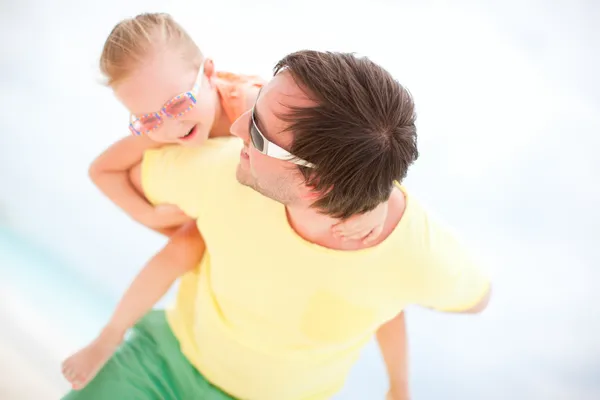 Padre e figlia all'aperto — Foto Stock