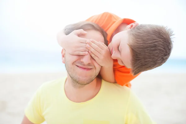 Feliz padre e hijo —  Fotos de Stock