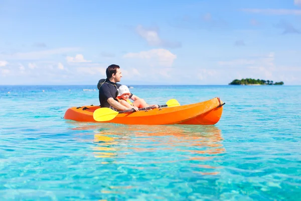 Padre e hija kayak —  Fotos de Stock