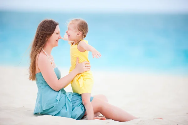 Familjen strandsemester — Stockfoto