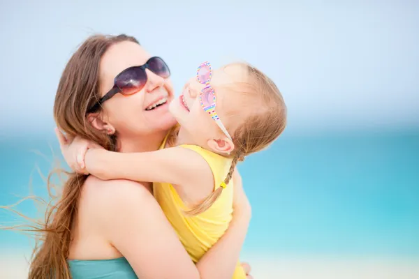 Madre e figlia in estate — Foto Stock