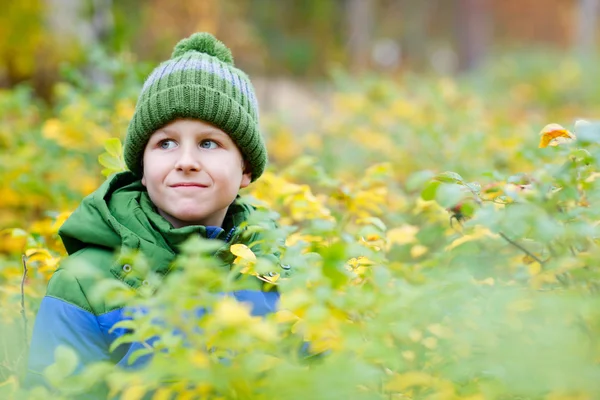 Cute boy outdoors — Stock Photo, Image