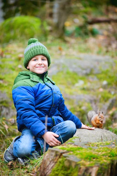 Cute boy and squirrel — Stock Photo, Image