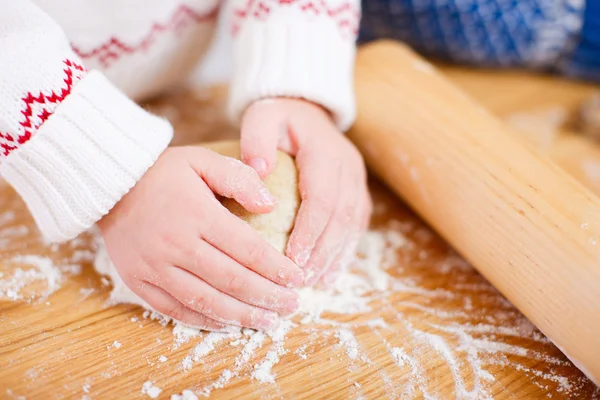 Kneading dough — Stock Photo, Image