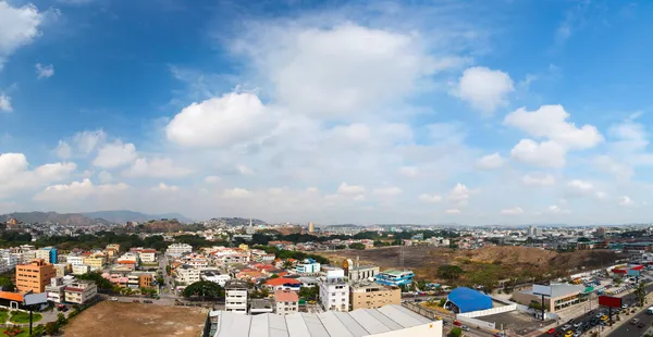 Stadtpanorama von Guayaquil — Stockfoto