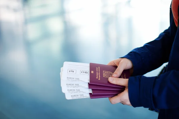 Pasaportes y tarjetas de embarque — Foto de Stock