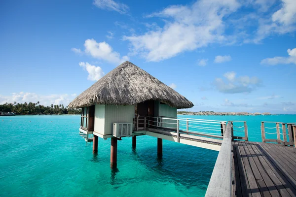 Overwater bungalow — Stockfoto