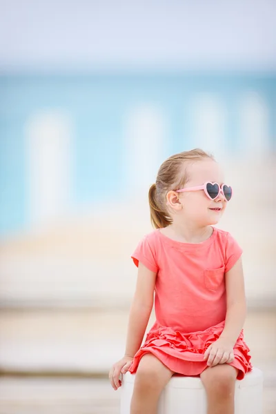 Little girl outdoors — Stock Photo, Image