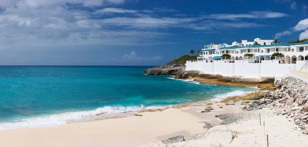 Пляж Купекой на острове Сен-Мартин в Карибском море — стоковое фото