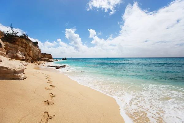 Cupecoy plaży na Karaibach st martin — Zdjęcie stockowe
