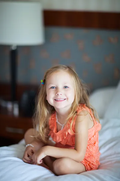 Portrait of adorable little girl at hotel room — Stockfoto