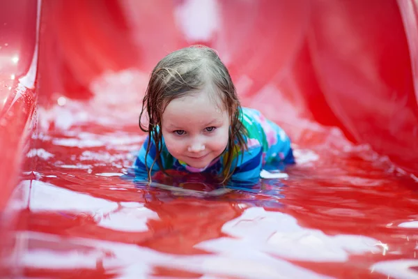 Little girl at water park — Stock Photo, Image