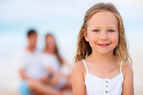 Entzückendes kleines Mädchen im Urlaub — Stockfoto