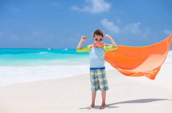 Super-herói na praia — Fotografia de Stock
