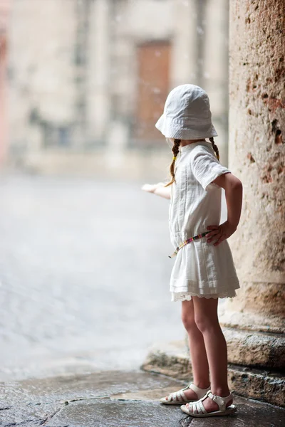 Ritratto bambina all'aperto — Foto Stock