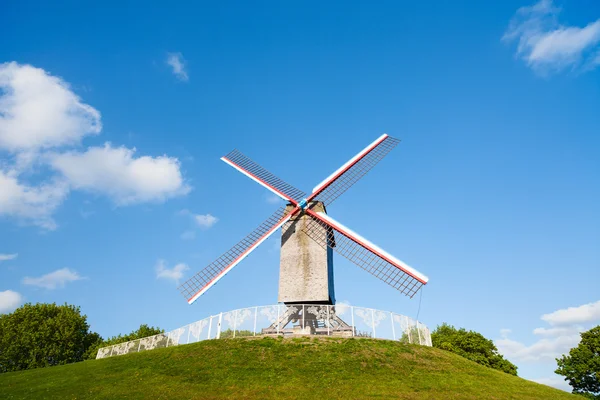 Molino de viento en Brujas, Bélgica — Foto de Stock