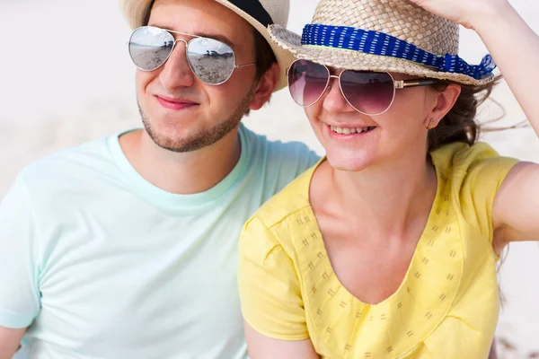 Portrait of a couple at beach — Stock Photo, Image