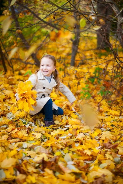 Little girl outdoors at autumn day — Stock Photo, Image