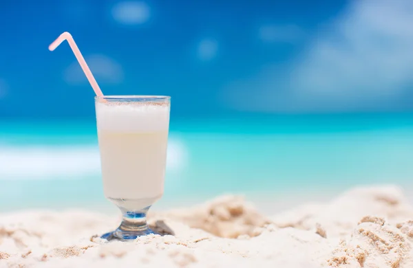 Cóctel Pina Colada en un envío — Foto de Stock