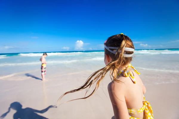 Kinder im Urlaub — Stockfoto