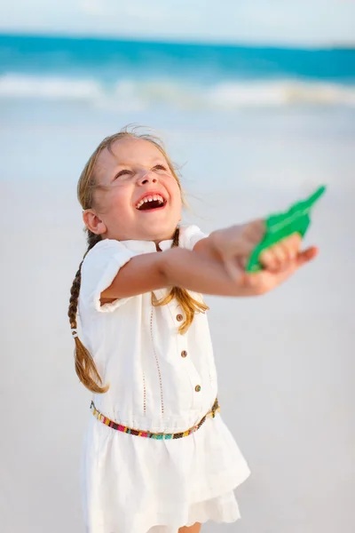 Little girl flying a kite — Stock Photo, Image