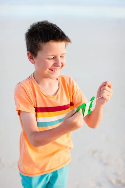 Little boy flying a kite — Stock Photo, Image