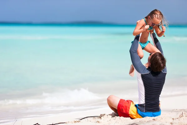 Father and daughter at beach — Stock Photo, Image