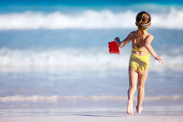 Carino bambina in spiaggia — Foto Stock