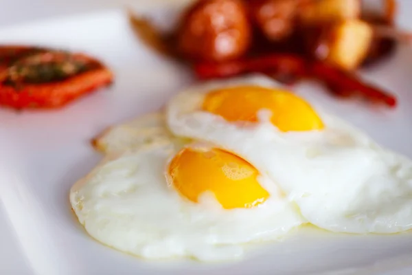Ovos fritos pequeno almoço — Fotografia de Stock