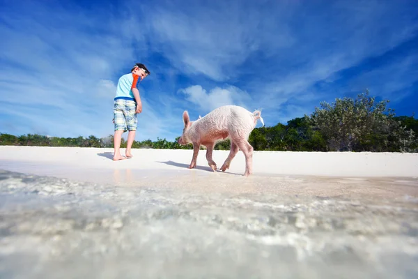 埃克苏马度假的男孩Junge Exuma Urlaub — 图库照片