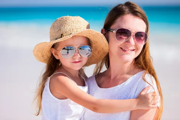 Mother and daughter on vacation — Stock Photo, Image