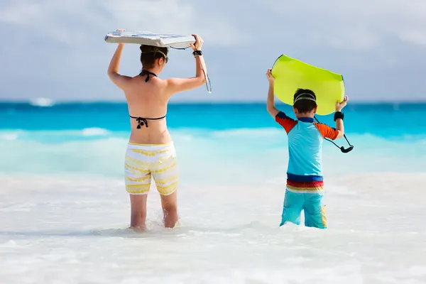 Family surfing — Stock Photo, Image