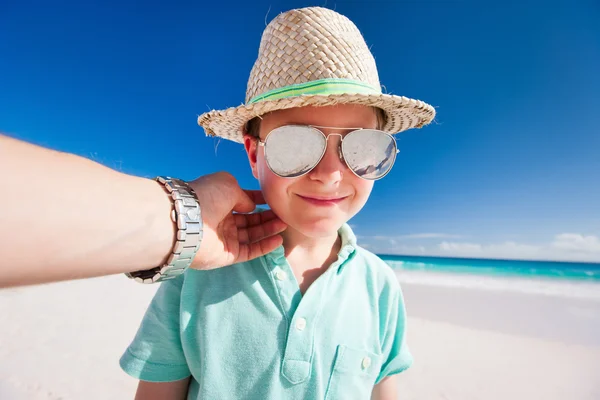 Kleine jongen op vakantie — Stockfoto
