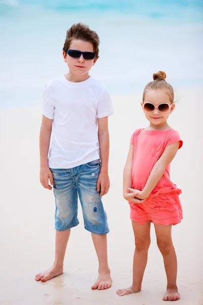 Niños en la playa — Foto de Stock