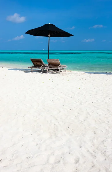 Playa tropical idílica en Maldivas — Foto de Stock