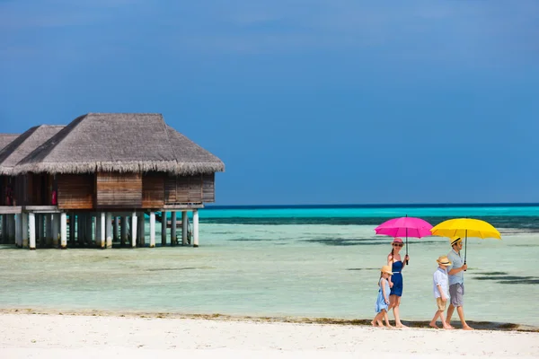 Famiglia in vacanza — Foto Stock