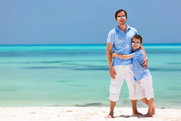 Padre e hijo de vacaciones — Foto de Stock